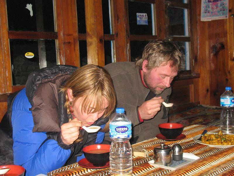 Emma & Mats första Nepalesiska vitlökssoppa - Hemligheten bakom en bra acklimatisering!