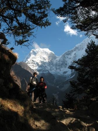 Amy and Harry on their way to Tengboche
