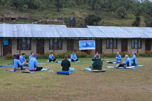 Första morgonpasset med yoga - Australian Camp