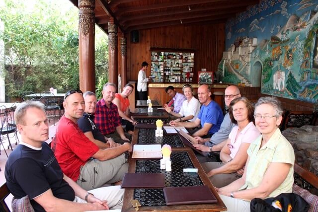 Lunch på Hotel Tibet. Från vänster: Joakim, Staffan, Mats, Åke, Carina, Saran, Stella, Christer Curt, Ewa & Anita.