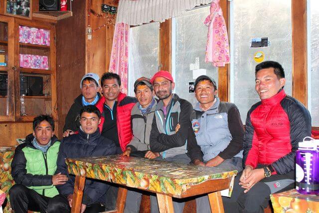 Våra killar har fått den obligatoriska "Tikkan" för den pågående festivalen Dashain