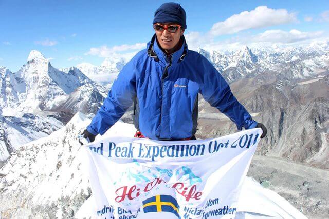 Vår klättersherpa Mingma Tsering Sherpa, vars normala "kontor" är Mount Everest!