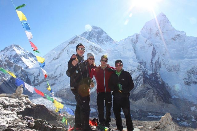 Niclas, Kia, Fredrik & Niklas framför världens högsta berg!