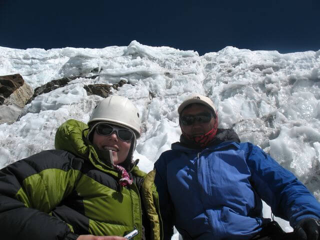 Kicki och Hi On Life's klättersherpa Nima Tendu Sherpa