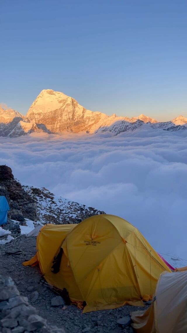 Sunset from Mera Peak High Camp 
#merapeak #abovetheclouds #climbing #mountains #expedition #glacier #campsite #sunset