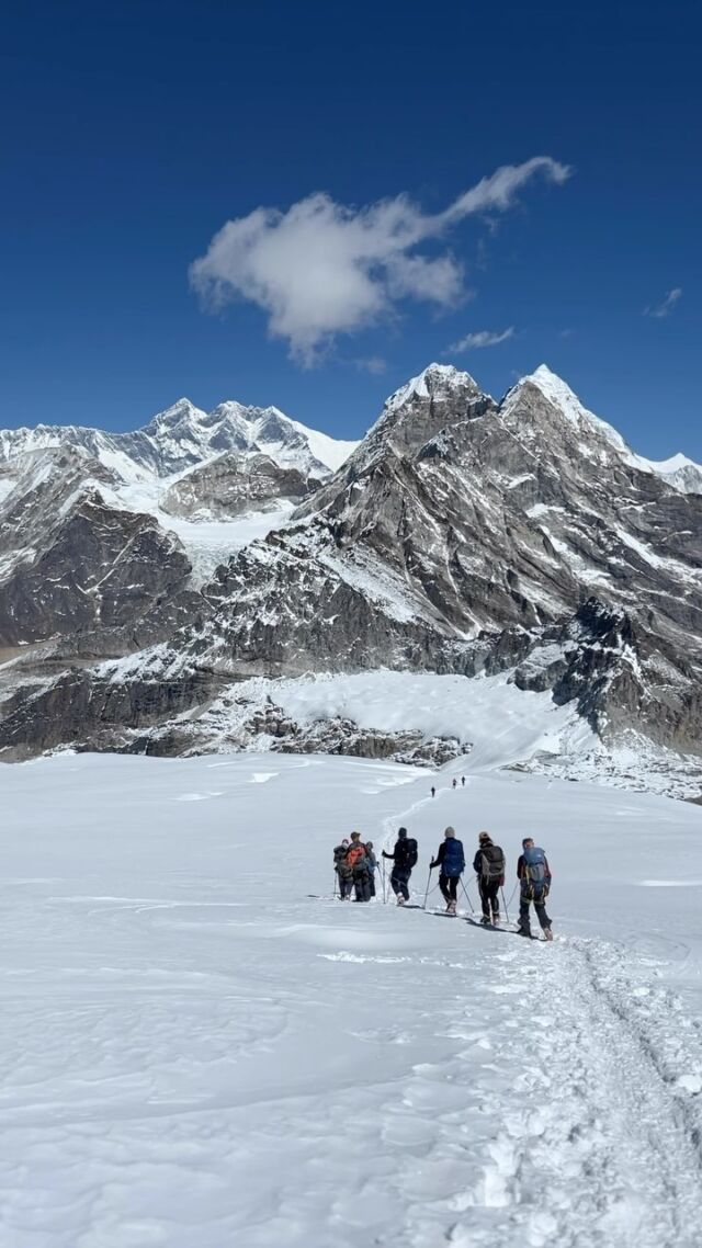 The view from Mera Peak is truly outstanding! 
#merapeak #mountains #expedition #breathtaking #mountainview #climb #nepal #hionlifeadventures #glacier #himalaya