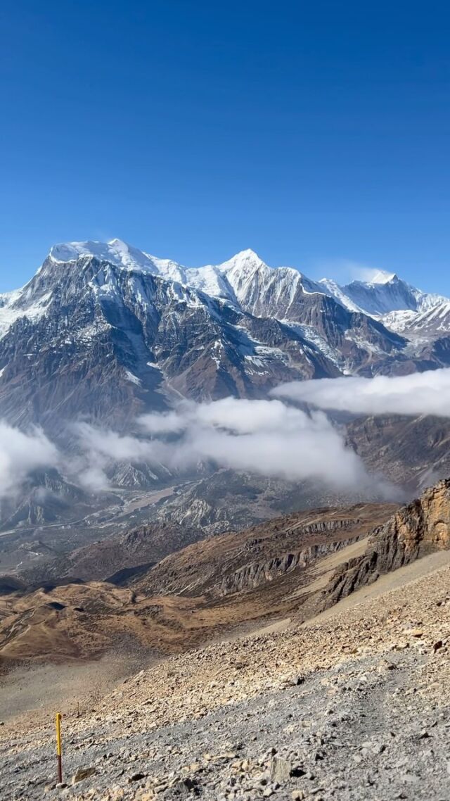 Walking down Kang La pass 5320m #narphuvalley trek. Mountains from left to right- Annapurna II 7937m, Annapurna IV 7525m, Gangapurna 7455m, Annapurna III 7555m, Annapurna I 8091m, Tilicho 7134m. 
#himalaya #nepal #mountain #restrictedarea #photography #photographytrek #annapurnacircuit #manang #trekking